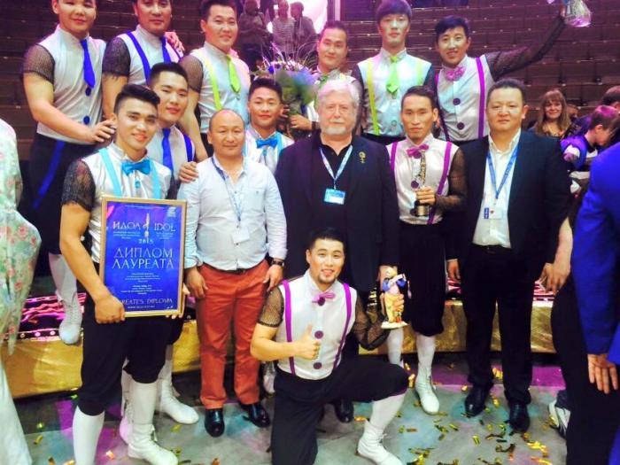 Монгол циркчид мөнгөн цомын эзэн боллоо